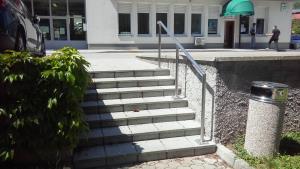 Stopniščna OgrajaPred ZP Senovo